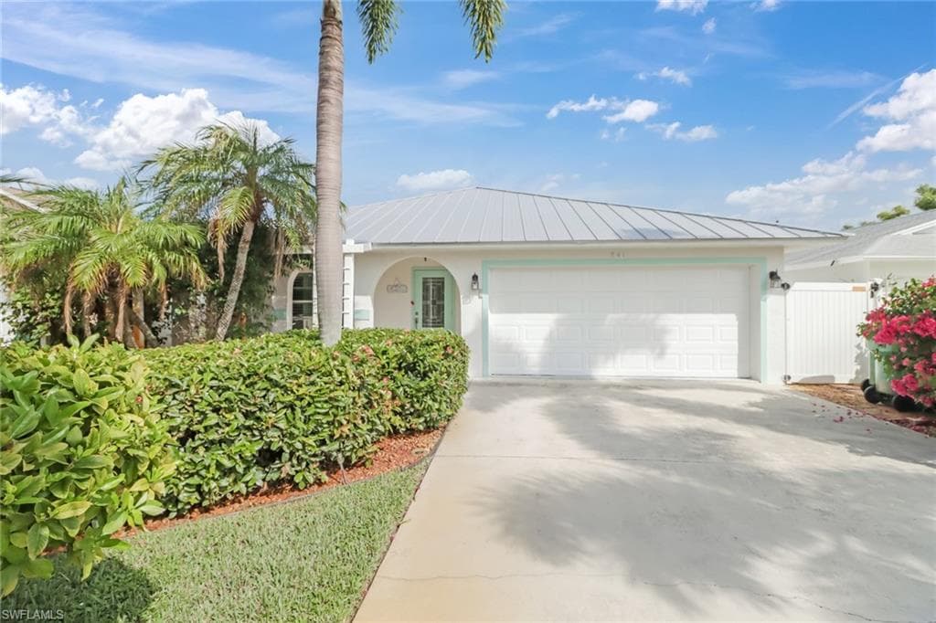 541 110th AVE N NAPLES, FL 34108