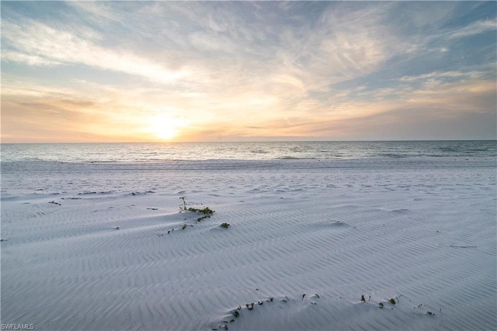 3003 Gulf Shore BLVD N 101 NAPLES, FL 34103