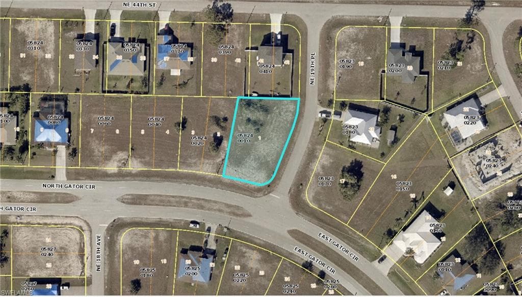 1813 N Gator CIR CAPE CORAL, FL 33909