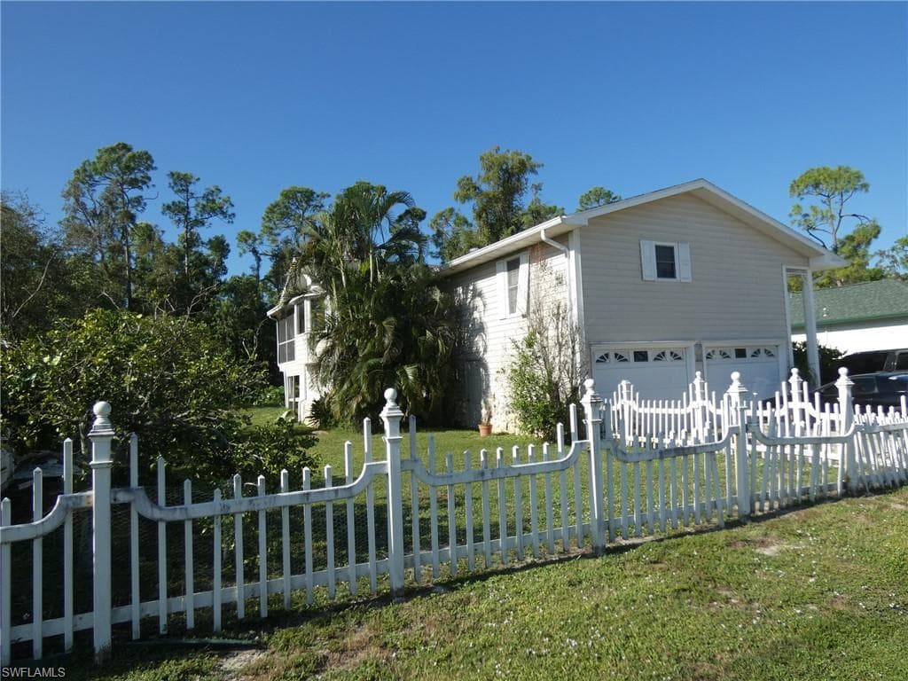 8112 Cypress DR N FORT MYERS, FL 33967