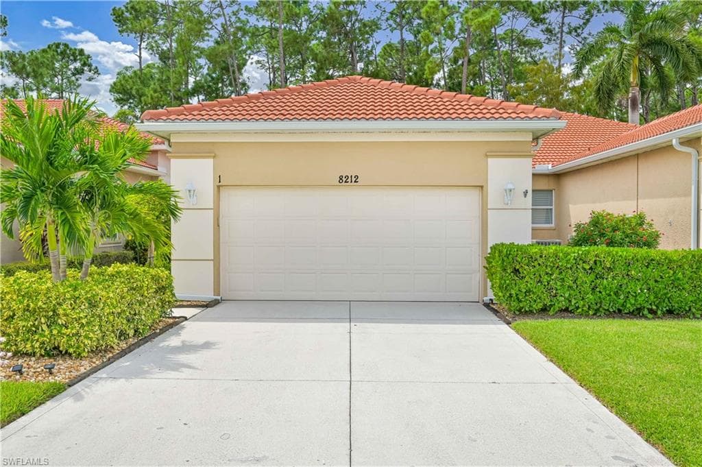 8212 Sanctuary DR 94-1 NAPLES, FL 34104