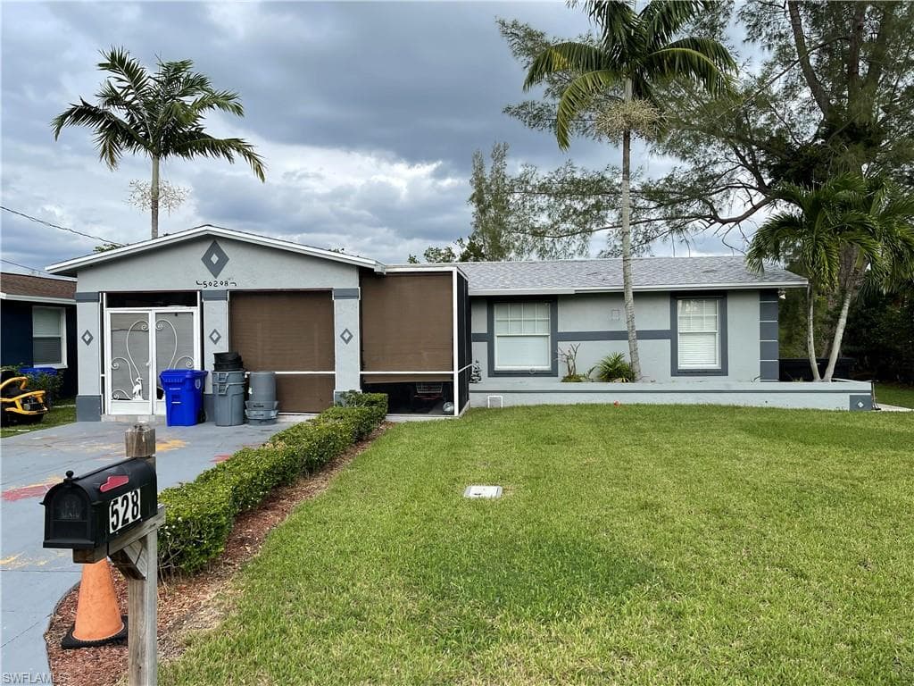 528 14th ST N NAPLES, FL 34102