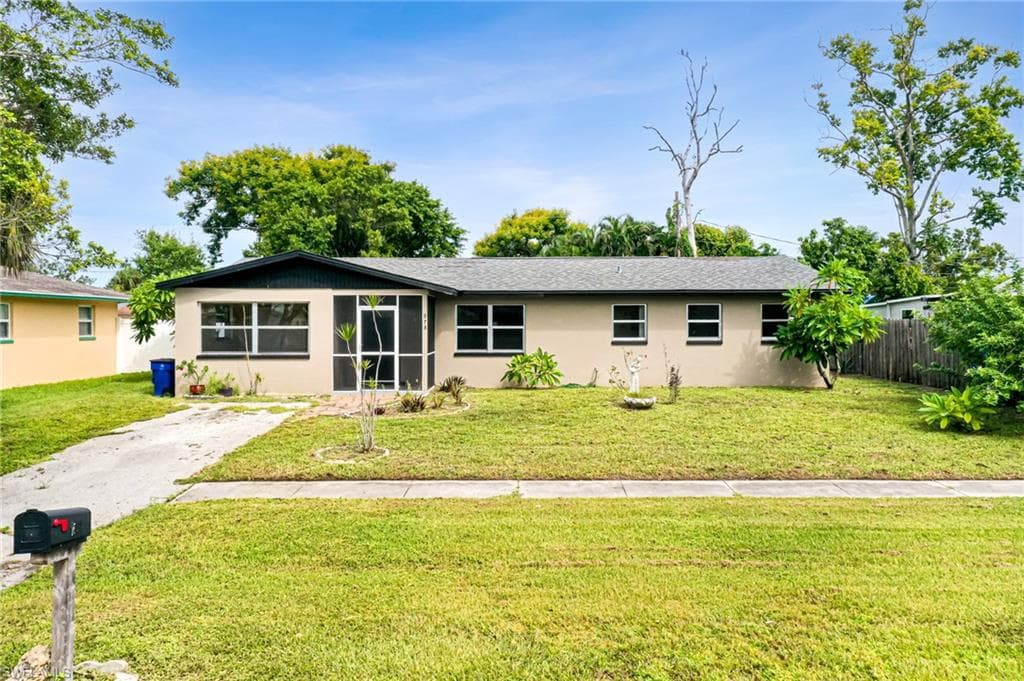 978 Jasmine ST NORTH FORT MYERS, FL 33903