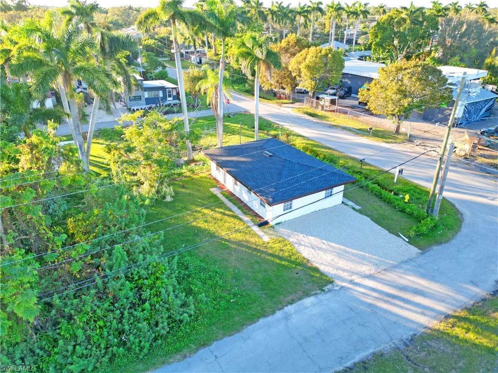 21 Cabana AVE NORTH FORT MYERS, FL 33903