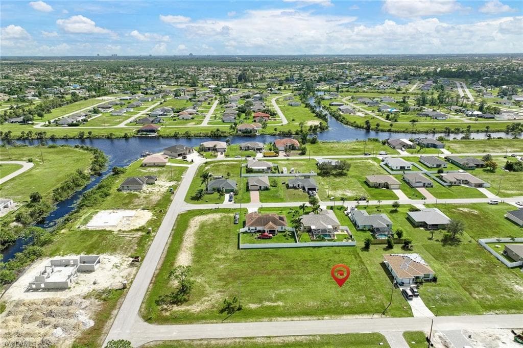 1100 NE 40th TER CAPE CORAL, FL 33909