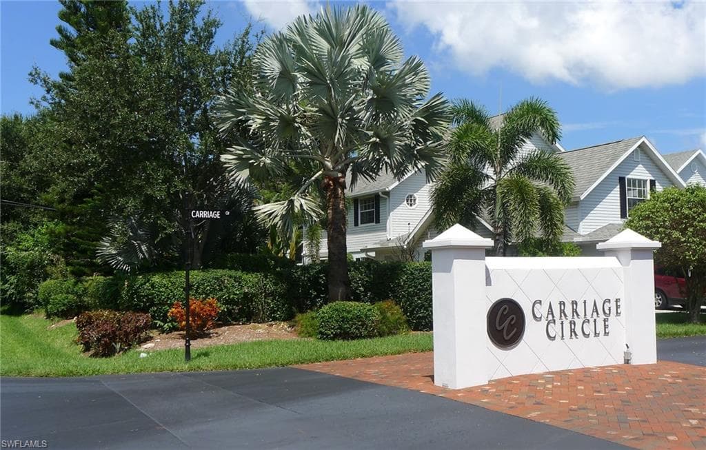 3221 Carriage CIR NAPLES, FL 34105