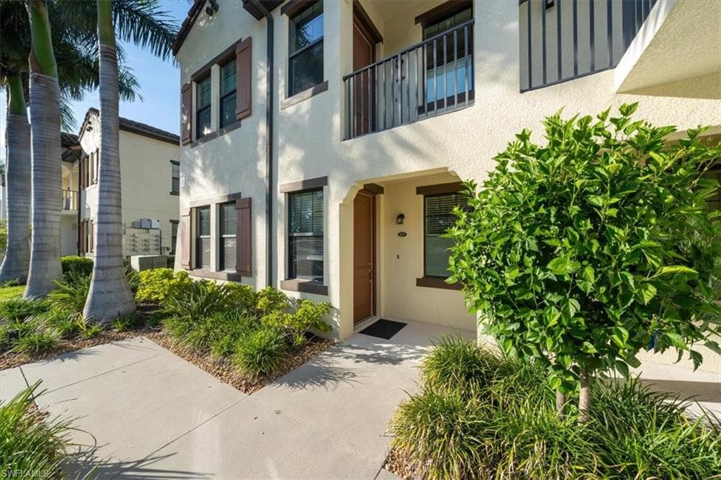 15110 Palmer Lake CIR 101 NAPLES, FL 34109