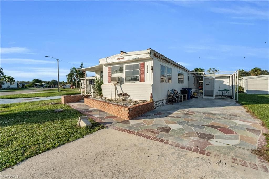 26174 Kings RD BONITA SPRINGS, FL 34135