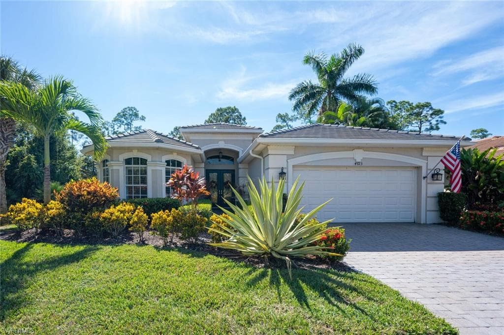4723 Cerromar DR NAPLES, FL 34112