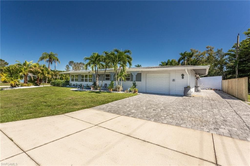 3239 Cortez BLVD FORT MYERS, FL 33901