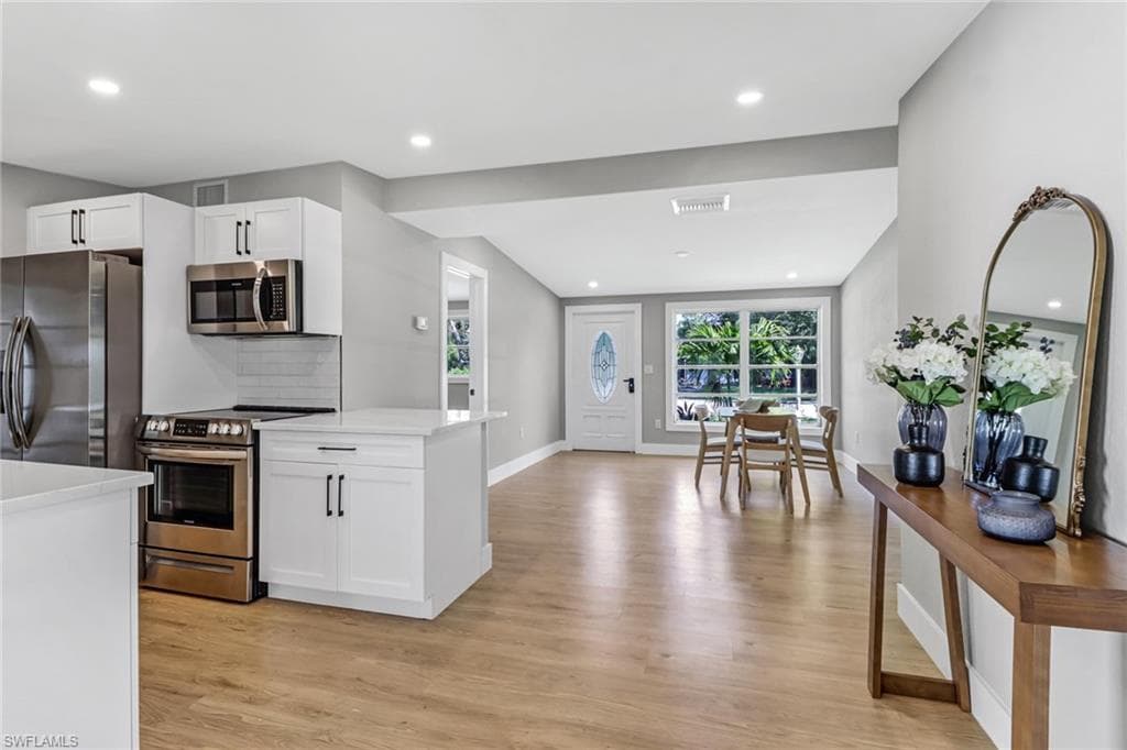 1220 Embassy LN NAPLES, FL 34104