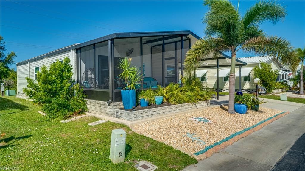 408 Horizon DR NORTH FORT MYERS, FL 33903