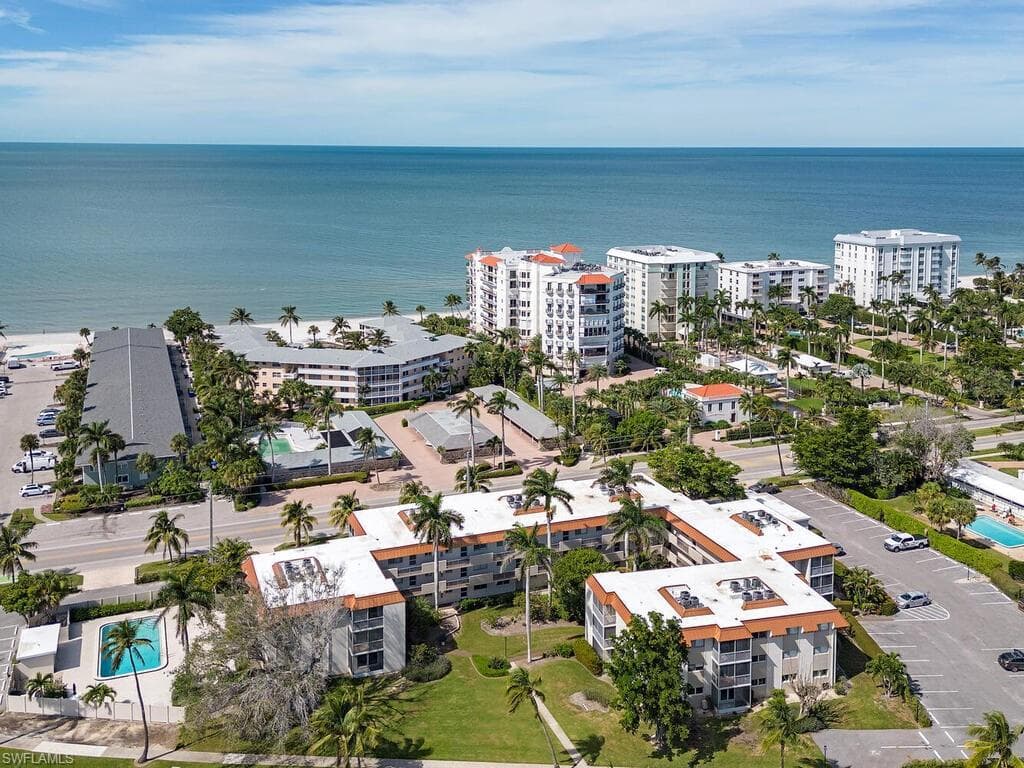 1100 Gulf Shore BLVD N 312 NAPLES, FL 34102