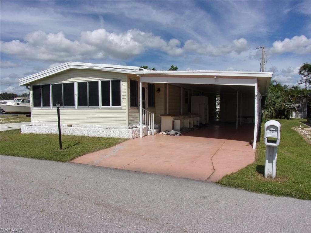 5527 Colonial RD NORTH FORT MYERS, FL 33917