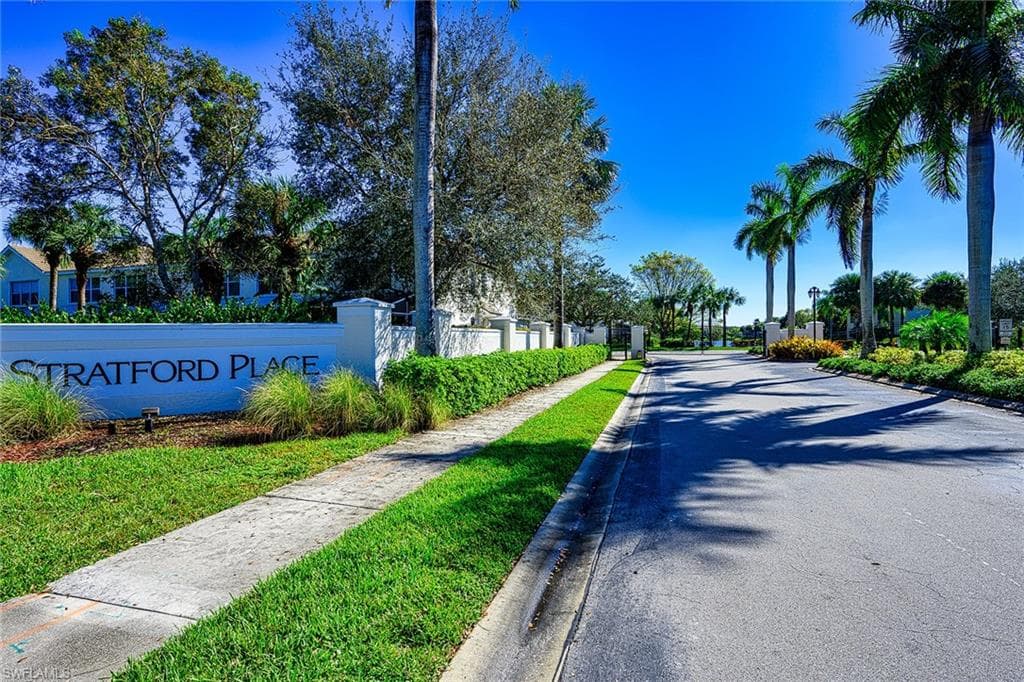 1024 HAMPTON CIR NAPLES, FL 34105