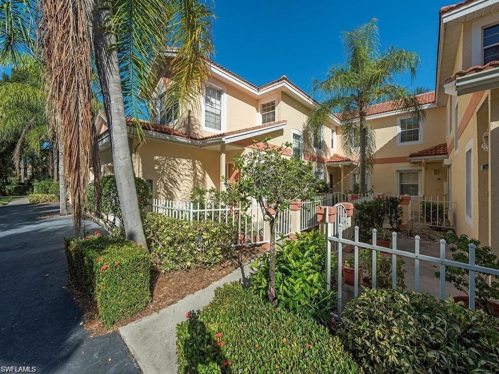 2476 Orchid Bay DR NAPLES, FL 34109