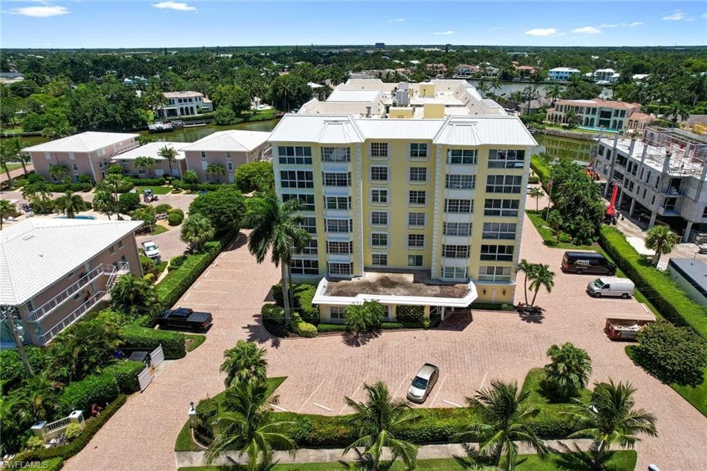 1900 Gulf Shore BLVD N 304 NAPLES, FL 34102