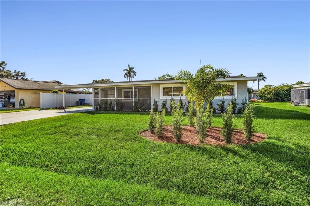 2124 Ephraim AVE FORT MYERS, FL 33907