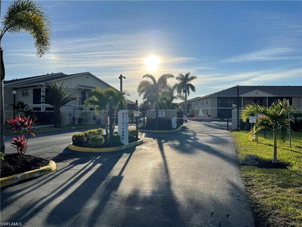 5303 Summerlin RD 306 FORT MYERS, FL 33919