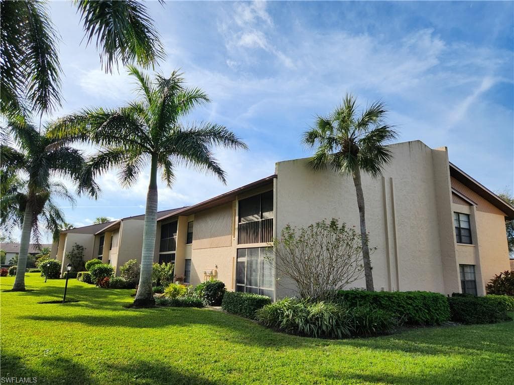980 Palm View DR 107 NAPLES, FL 34110