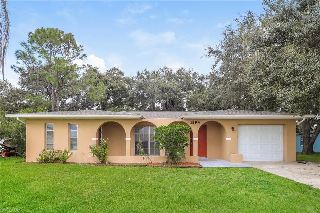 1594 Beacon DR PORT CHARLOTTE, FL 33952