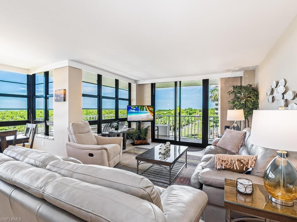 380 Seaview CT 312 MARCO ISLAND, FL 34145