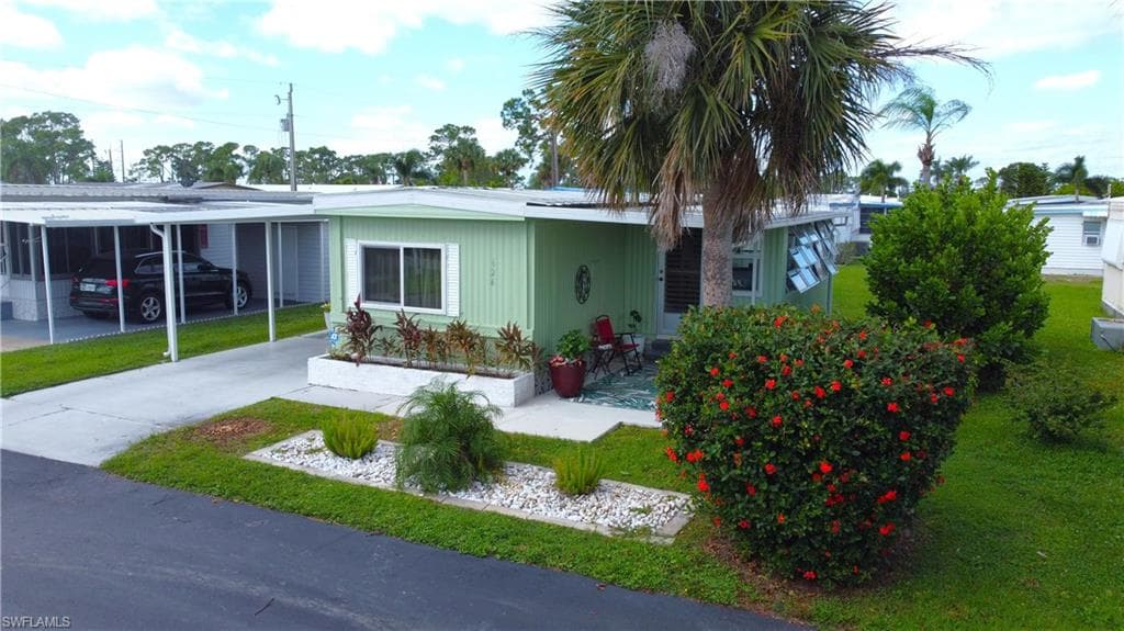 624 Vista DR NORTH FORT MYERS, FL 33917
