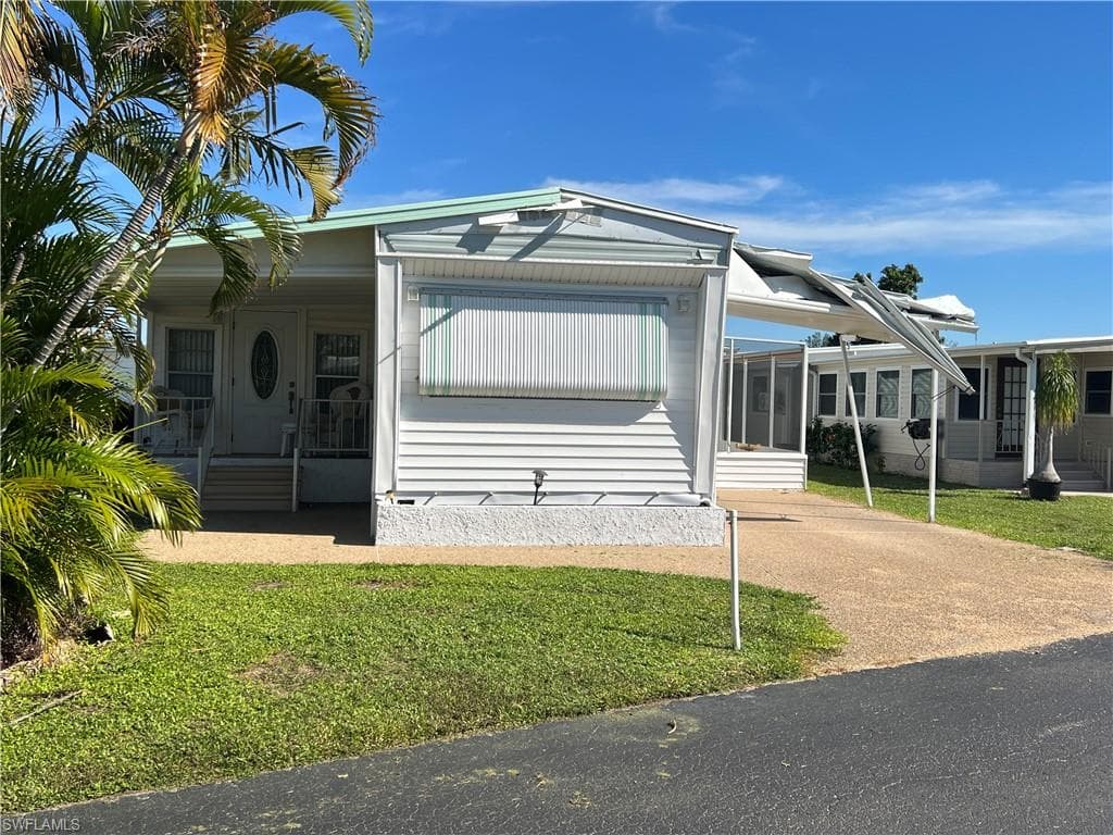121 Dawn ST FORT MYERS, FL 33908