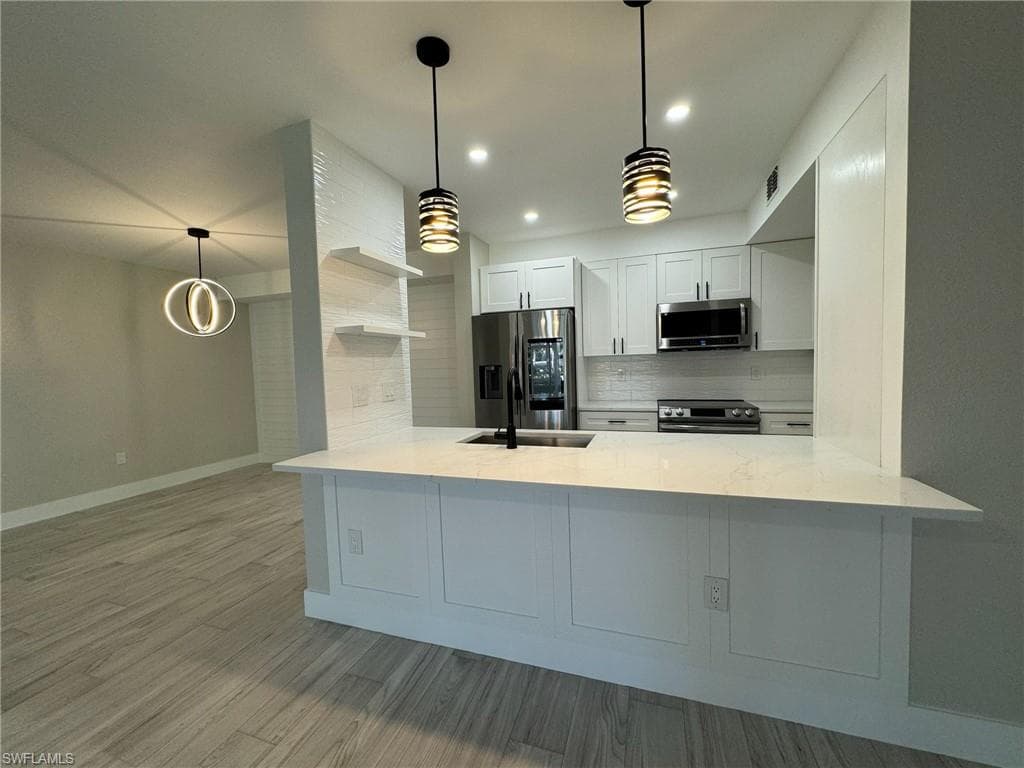 5802 Glencove DR 304 NAPLES, FL 34108