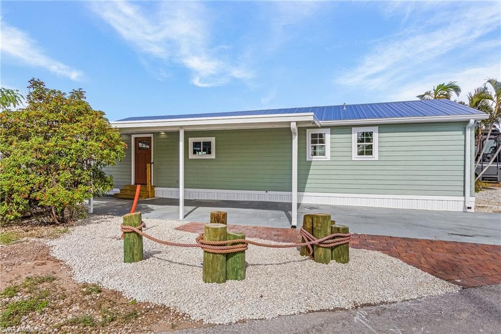 3944 Dewberry LN ST. JAMES CITY, FL 33956