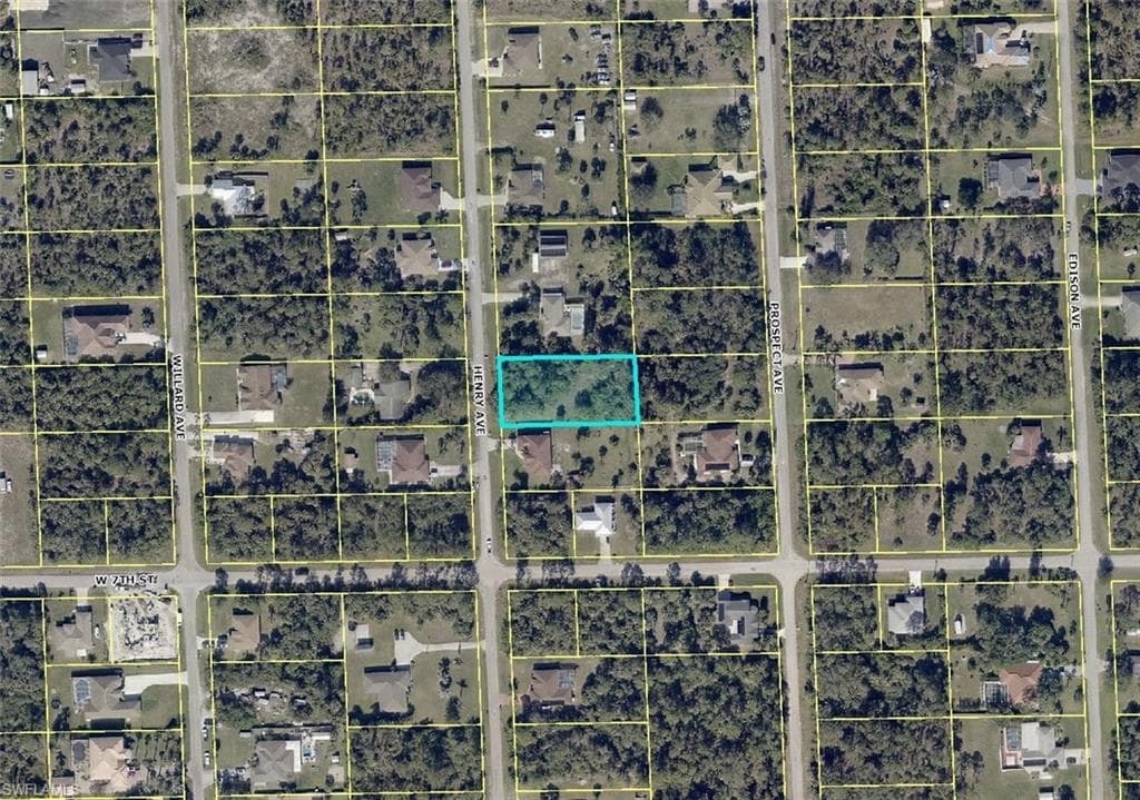 704 Henry AVE LEHIGH ACRES, FL 33972