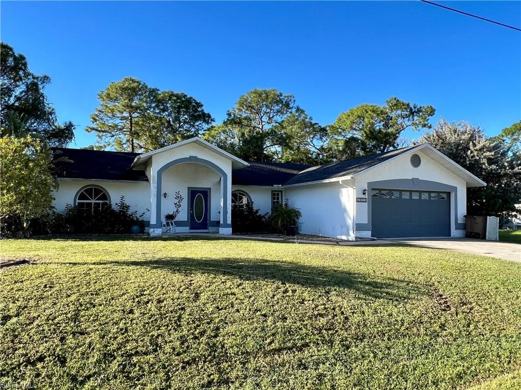 2911 16th ST W LEHIGH ACRES, FL 33971
