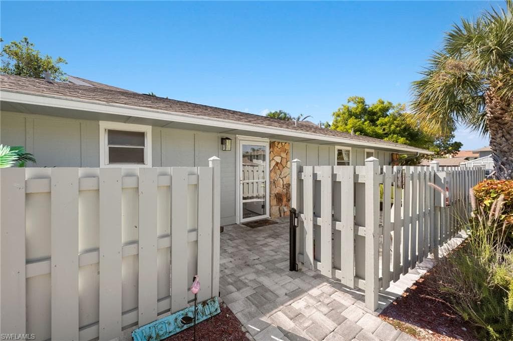 4262 Island CIR 1 FORT MYERS, FL 33919