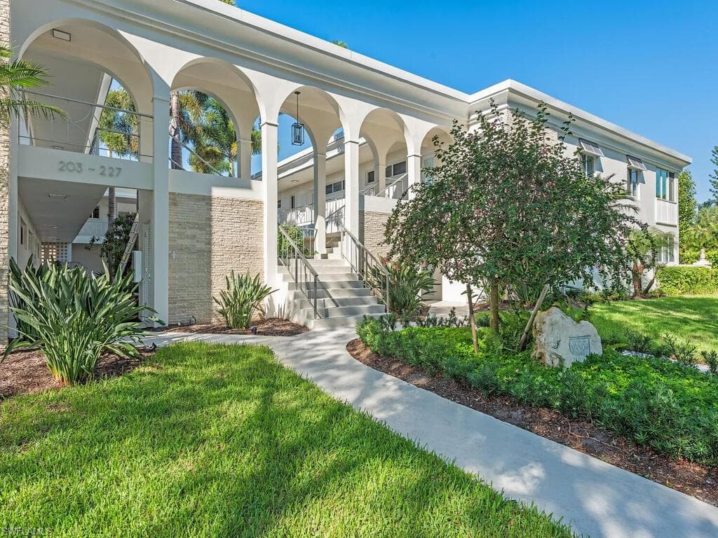 235 3rd AVE S 235 NAPLES, FL 34102