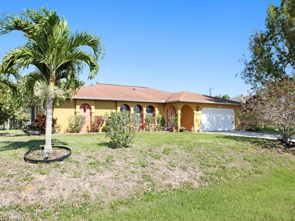 4403 SW 9th PL CAPE CORAL, FL 33914