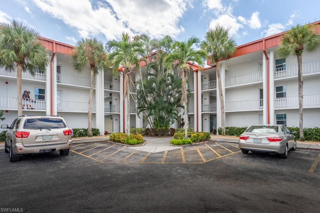 1700 Pine Valley DR 318 FORT MYERS, FL 33907