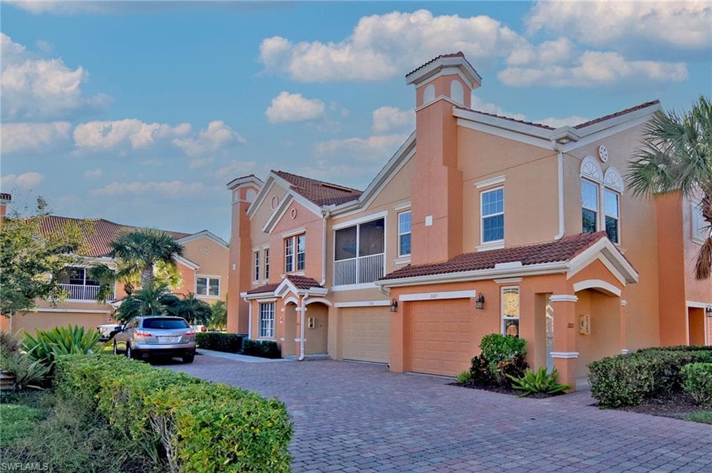 1813 Concordia Lake CIR 2004 CAPE CORAL, FL 33909