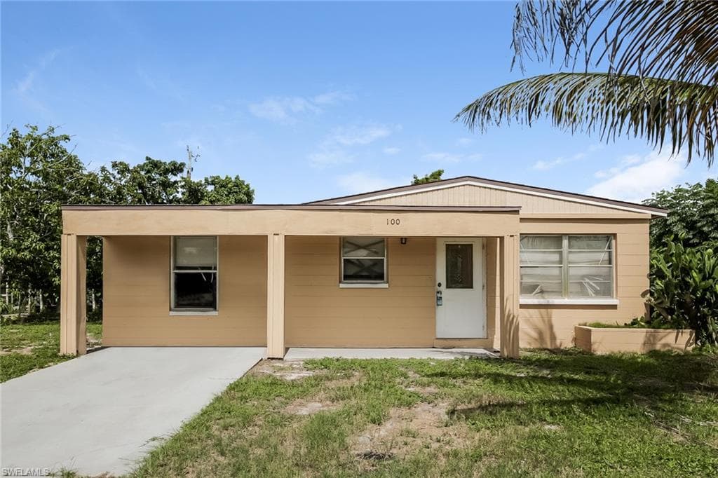 100 Apache ST LEHIGH ACRES, FL 33936