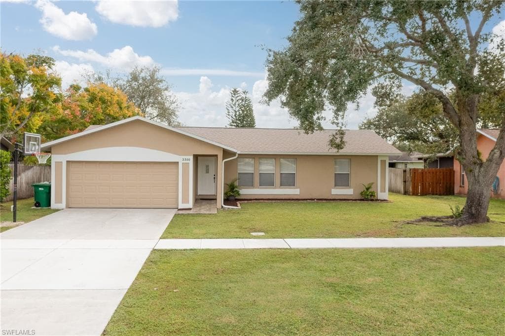 3300 Valencia DR NAPLES, FL 34120