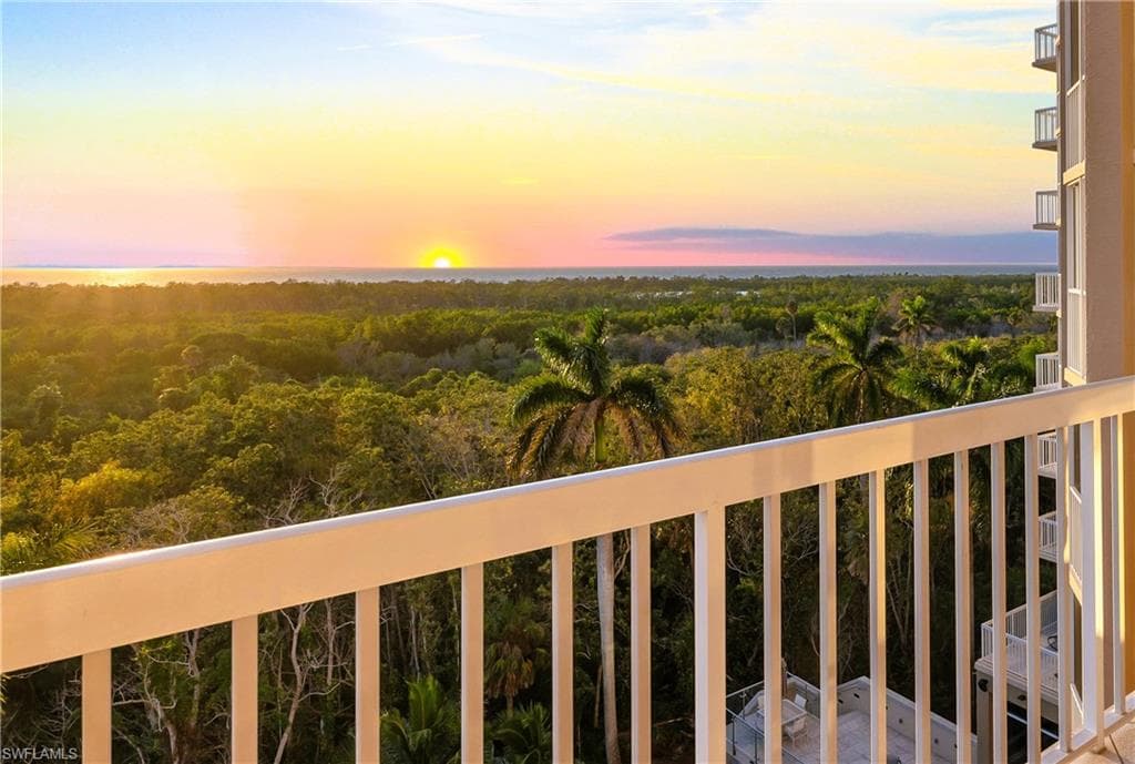 6585 Nicholas BLVD 604 NAPLES, FL 34108