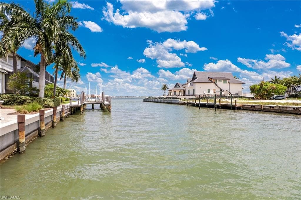 1221 Butterfly CT MARCO ISLAND, FL 34145
