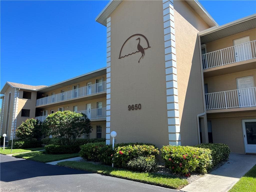 9650 Victoria LN B-106 NAPLES, FL 34109