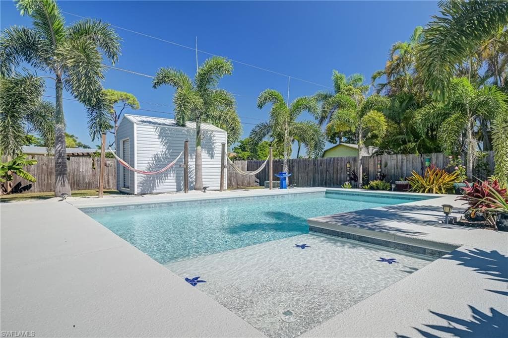 709 99th AVE N NAPLES, FL 34108