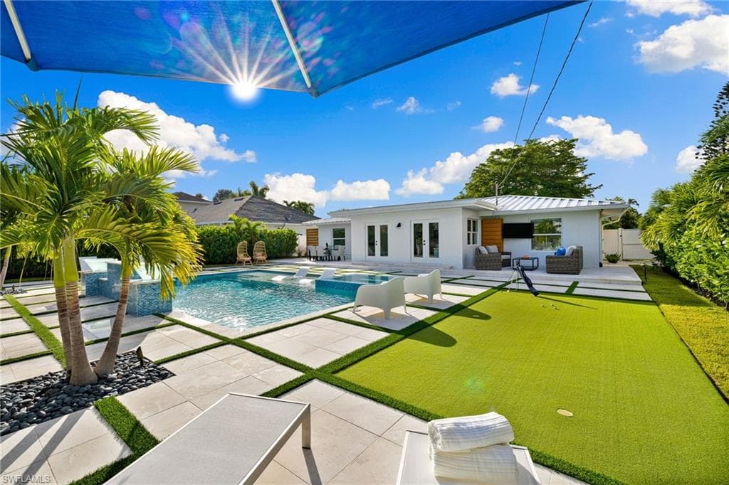 519 105th AVE N NAPLES, FL 34108
