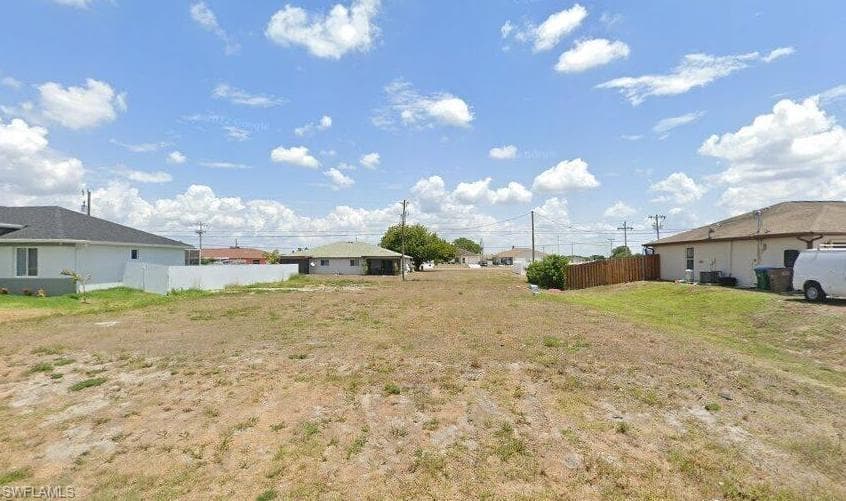833 NE 7th PL CAPE CORAL, FL 33909