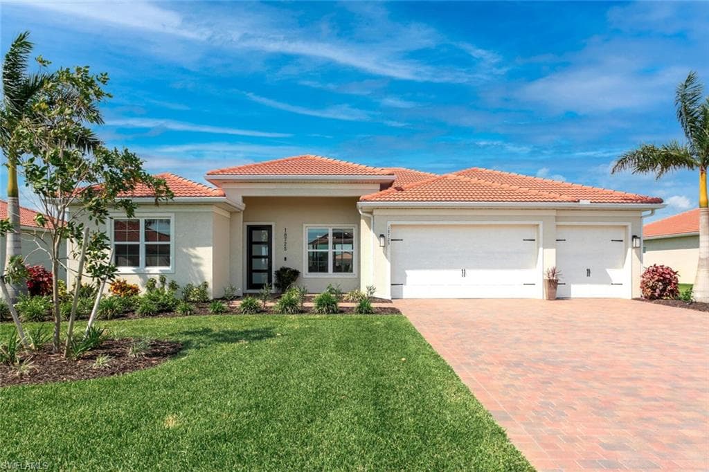 18725 Lake Hammock DR NAPLES, FL 34114