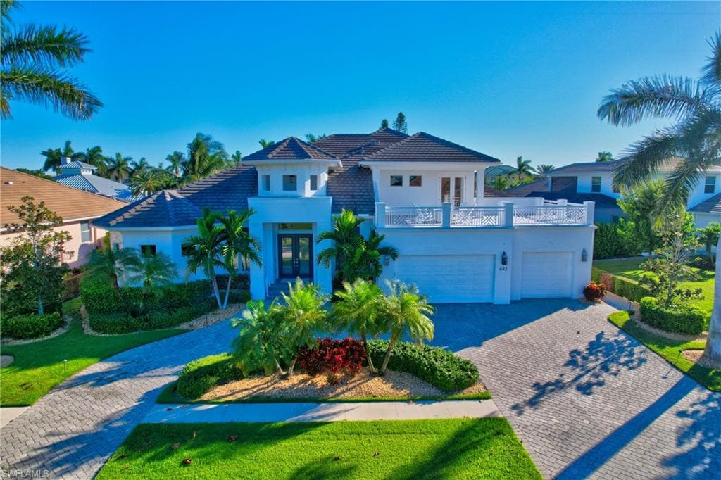 692 Thrush CT MARCO ISLAND, FL 34145