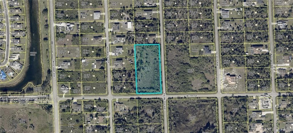 902 7th ST LEHIGH ACRES, FL 33972