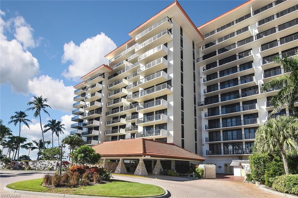 180 SEAVIEW CT 1205 MARCO ISLAND, FL 34145