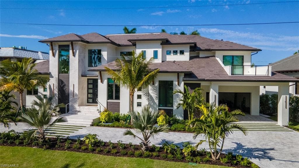 255 21st AVE S NAPLES, FL 34102